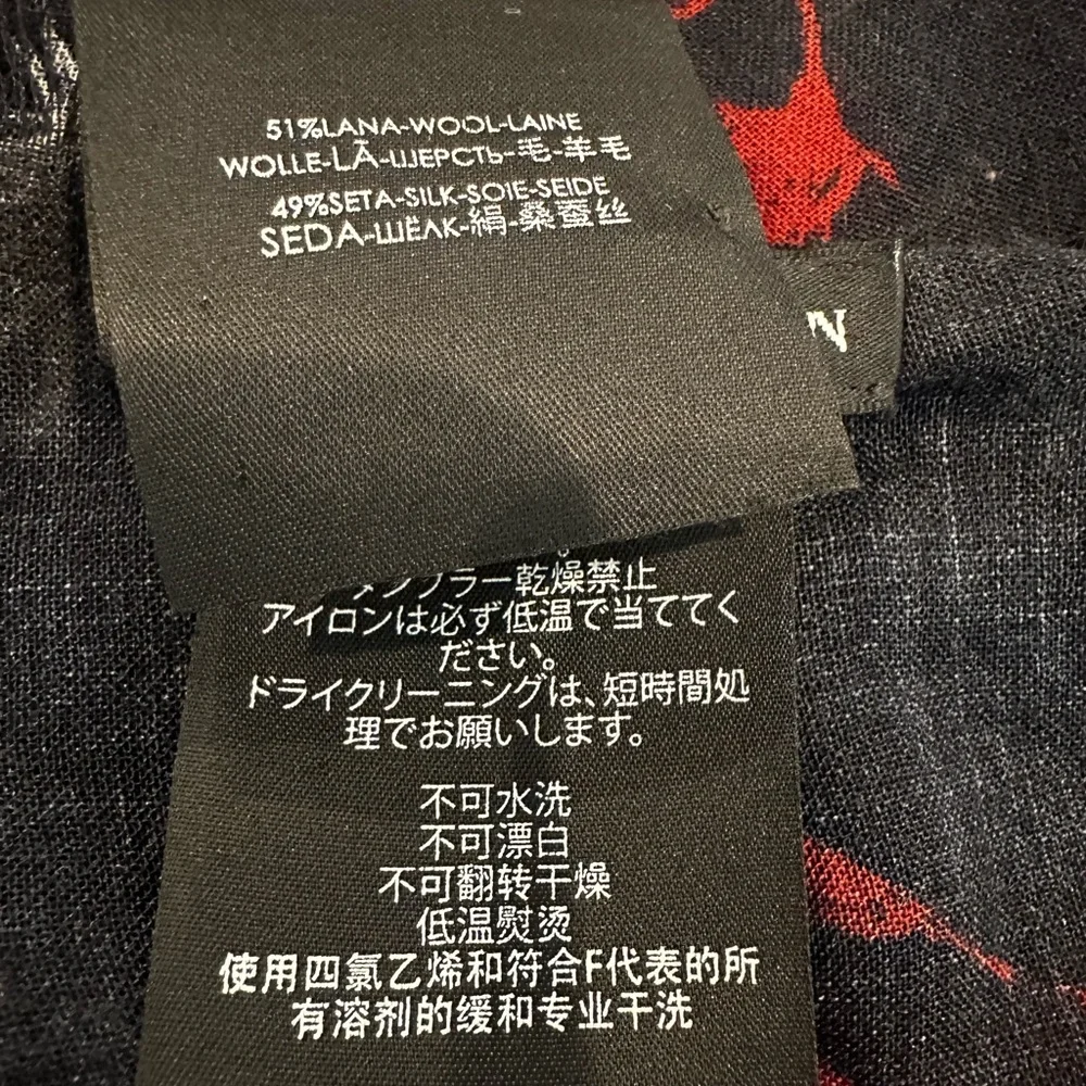 Alexander McQueen Black Scarf with Red and White Graphics - Picture 4 of 7